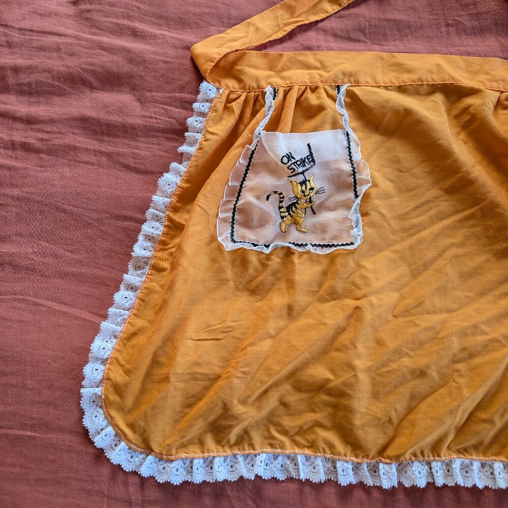 1950s Vintage Housewarming Hostess Half Apron Tie Waist with Tiger Cat Pocket